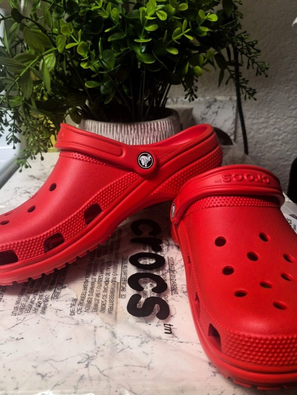 CROCS Men's And Women's Classic Clog - Bright Red Size 10Mens-12Womens